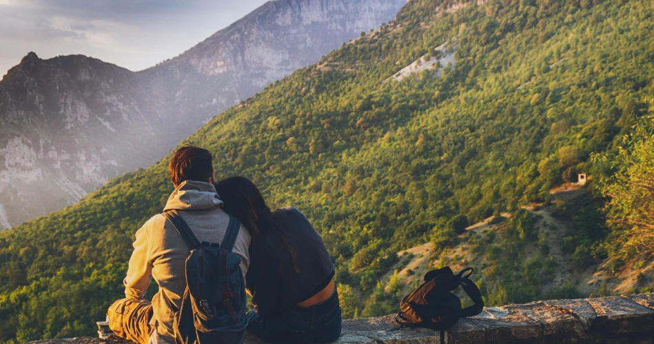El Portal for Couples: Scenic Escapes & Romantic Adventures