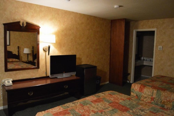 Cedar Lodge image 7