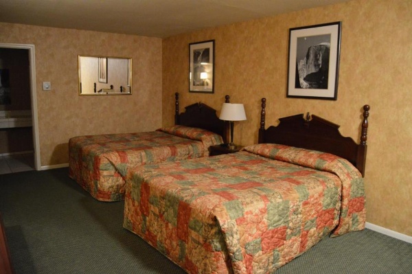 Cedar Lodge image 8